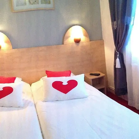 De Paris Hotel 2*