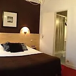 Отель De Paris 2*