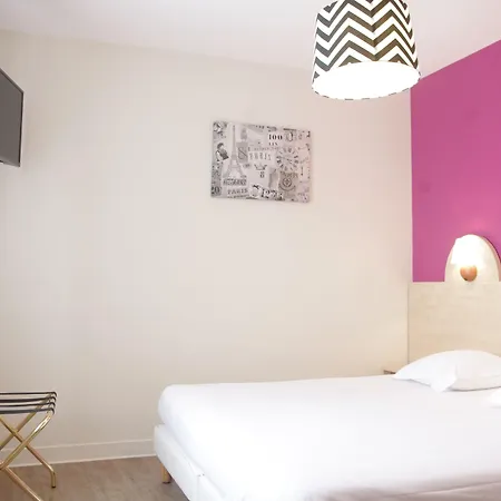 De Paris Hotel 2*