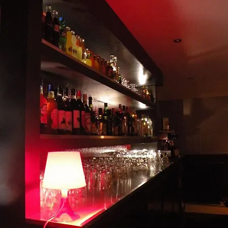 De Paris Hotel 2*