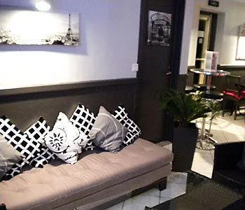 De Paris Hotel 2*